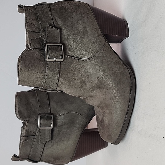 NWT Torrid Size 8W Dark Taupe Heel Bootie With Buckle Ankle Boots - Picture 5 of 9